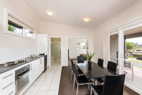 Horizon Holiday Apartments - Accommodation Main Beach 0