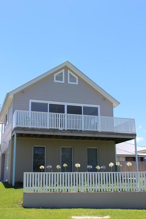 Red Waratah - Accommodation Main Beach 0