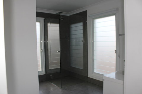 Red Waratah - Accommodation Main Beach 15