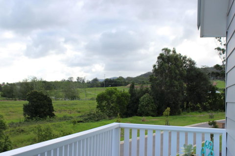 Red Waratah - Accommodation Main Beach 11