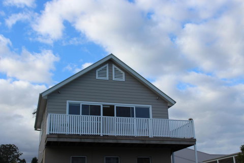 Red Waratah - Accommodation Main Beach 9