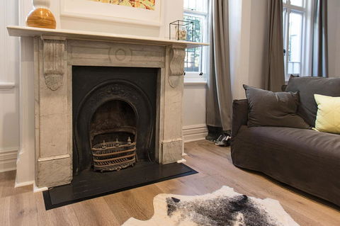 Elegant Family Home Close To Harbour And Views - Accommodation Main Beach 6