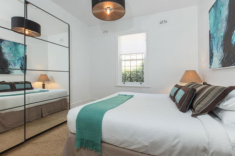Elegant Family Home Close To Harbour And Views - Accommodation Main Beach 1