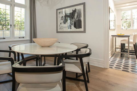 Elegant Family Home Close To Harbour And Views - Accommodation Main Beach 4