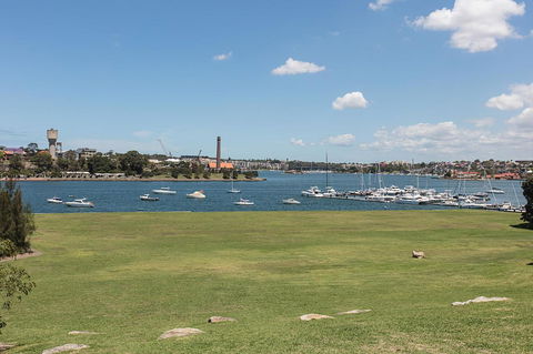 Elegant Family Home Close To Harbour And Views - Accommodation Main Beach 13