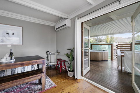 The Spa Cottage With HotTub, Netflix & Stan - Accommodation Main Beach 6