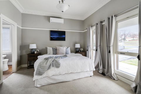 The Spa Cottage With HotTub, Netflix & Stan - Accommodation Main Beach 13