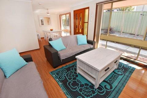 Hopetoun Villa - Accommodation Main Beach 0