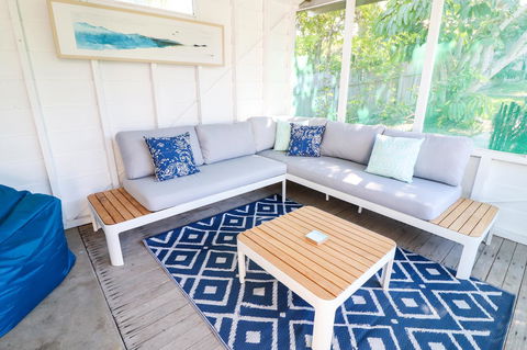 Coastal Horizons Beach House - Accommodation Main Beach 2