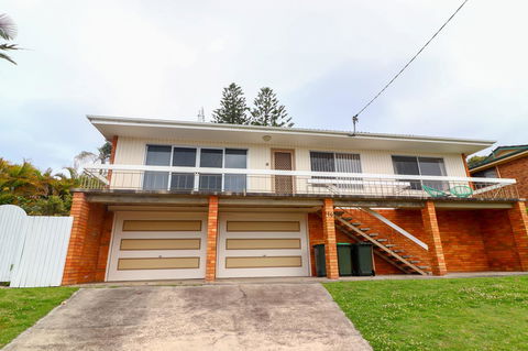 Coastal Horizons Beach House - Accommodation Main Beach 12