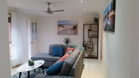 Twin Palms Holiday House At Lighthouse - Accommodation Main Beach 5