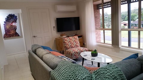 Twin Palms Holiday House At Lighthouse - Accommodation Main Beach 3