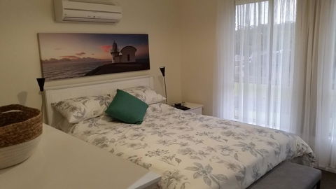 Twin Palms Holiday House At Lighthouse - Accommodation Main Beach 1