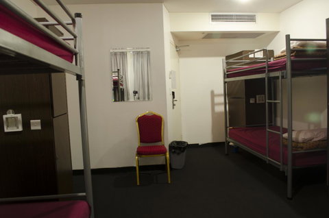 790 On George Backpackers - Accommodation Main Beach 2