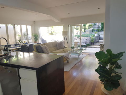 Private Room - Luxury Mosman Home - Accommodation Main Beach 11