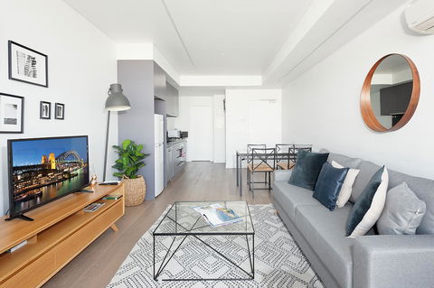 Newtown's Best Designer Apartment - Accommodation Main Beach 1
