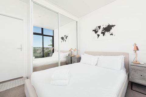 Newtown's Best Designer Apartment - Accommodation Main Beach 9