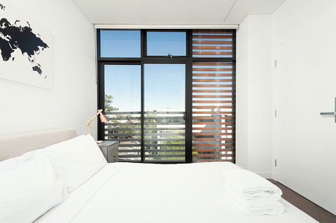 Newtown's Best Designer Apartment - Accommodation Main Beach 8