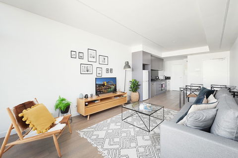 Newtown's Best Designer Apartment - Accommodation Main Beach 7