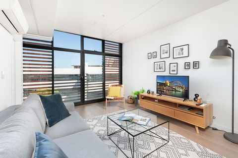 Newtown's Best Designer Apartment - Accommodation Main Beach 6