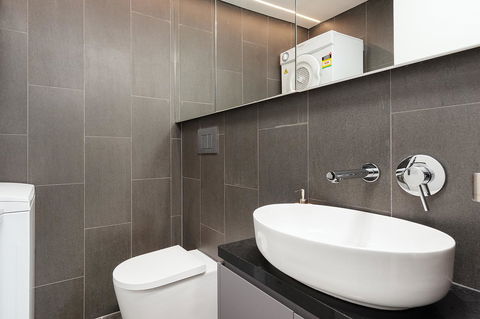 Newtown's Best Designer Apartment - Accommodation Main Beach 3