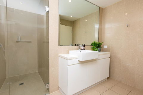 The Penthouse - Accommodation Main Beach 26