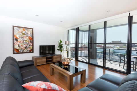 The Penthouse - Accommodation Main Beach 10