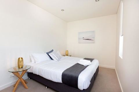 The Penthouse - Accommodation Main Beach 21