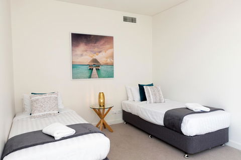 The Penthouse - Accommodation Main Beach 23