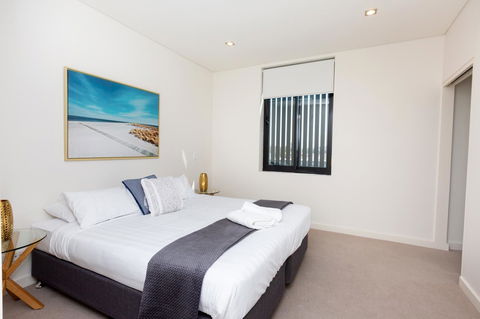 The Penthouse - Accommodation Main Beach 12
