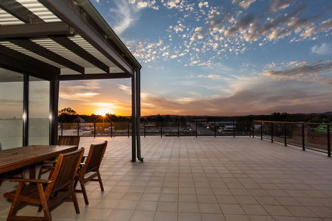 The Penthouse - Accommodation Main Beach 0