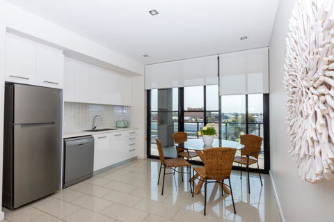 The Penthouse - Accommodation Main Beach 3