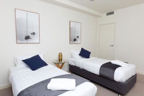 The Penthouse - Accommodation Main Beach 19