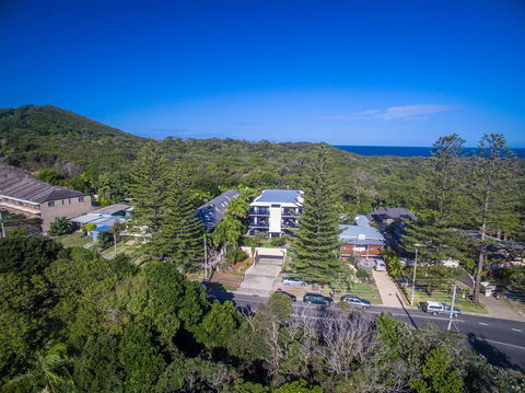 Cape Apartments - Accommodation Main Beach 6