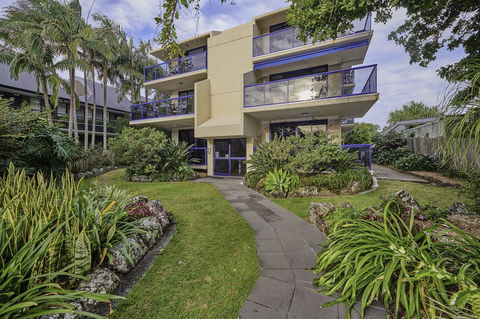 Cape Apartments - Accommodation Main Beach 0