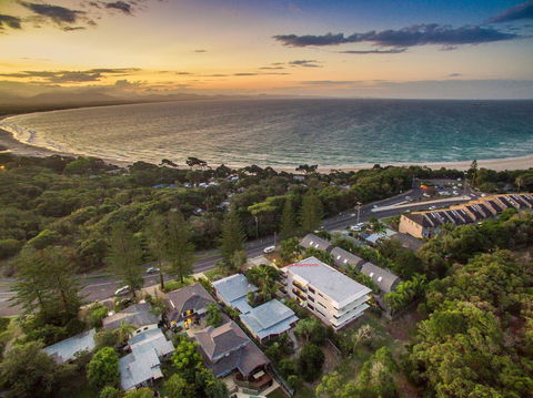 Cape Apartments - Accommodation Main Beach 2