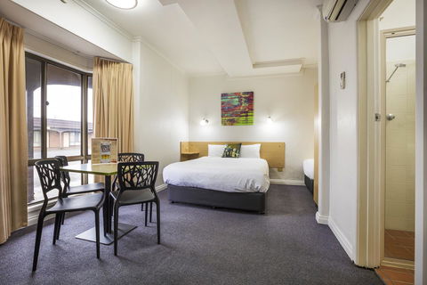 Boomerang Hotel - Accommodation Main Beach 22