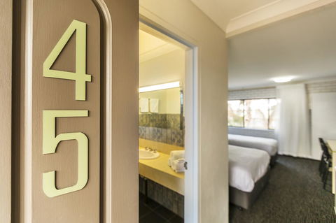 Boomerang Hotel - Accommodation Main Beach 31