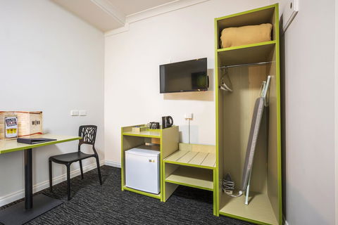 Boomerang Hotel - Accommodation Main Beach 12