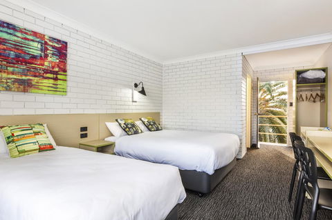 Boomerang Hotel - Accommodation Main Beach 28