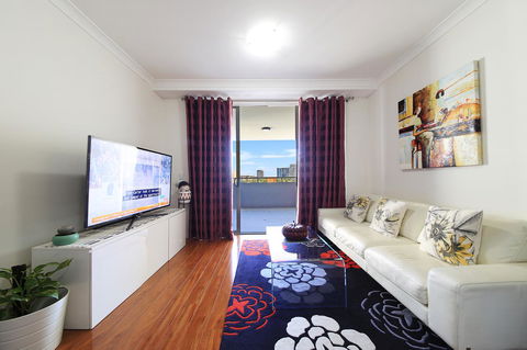 Sydney Apartment Close To Airport & CBD - Accommodation Main Beach 3