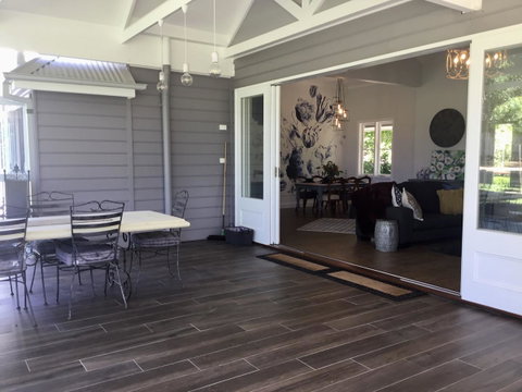 Chanticleer Gardens Barn Cottage With A Pool - Accommodation Main Beach 10