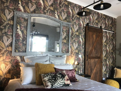 Chanticleer Gardens Barn Cottage With A Pool - Accommodation Main Beach 20