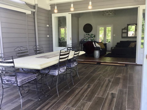 Chanticleer Gardens Barn Cottage With A Pool - Accommodation Main Beach 12
