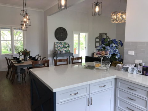 Chanticleer Gardens Barn Cottage With A Pool - Accommodation Main Beach 27