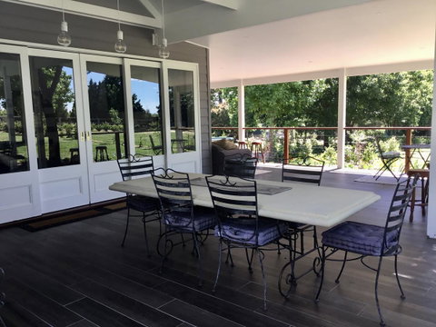Chanticleer Gardens Barn Cottage With A Pool - Accommodation Main Beach 5
