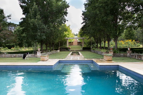 Chanticleer Gardens Barn Cottage With A Pool - Accommodation Main Beach 15