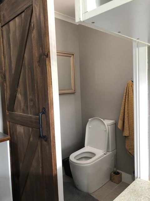Chanticleer Gardens Barn Cottage With A Pool - Accommodation Main Beach 21
