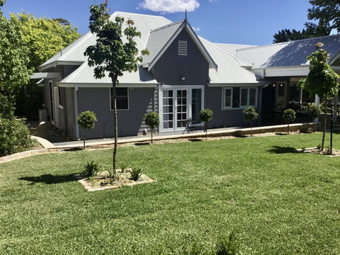 Chanticleer Gardens Barn Cottage With A Pool - Accommodation Main Beach 9