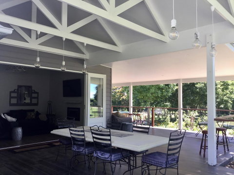 Chanticleer Gardens Barn Cottage With A Pool - Accommodation Main Beach 11
